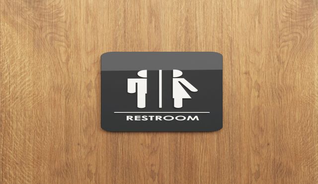 Unisex toaleta - co to je, jaký má symbol a je to dobré řešení pro školu a práci?